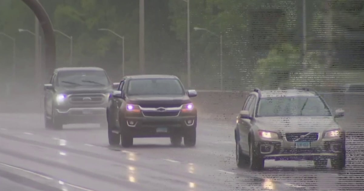 Severe weather threatens record holiday travel rush