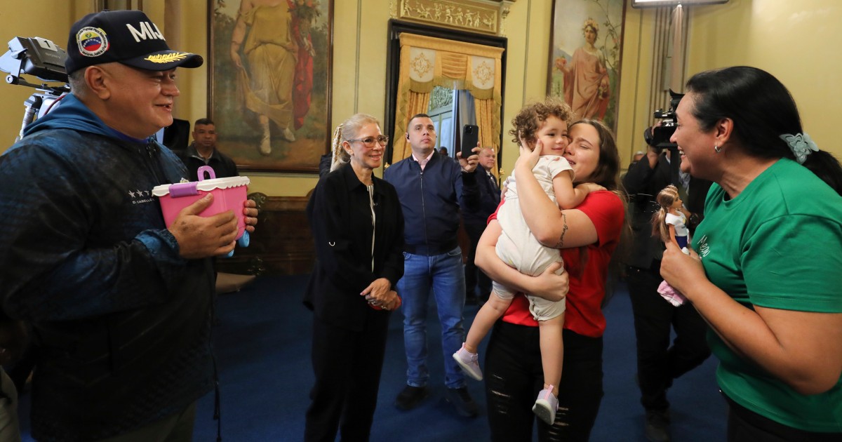 2-year-old girl Maikelis Espinoza reunites with mother in Venezuela after U.S. deportation