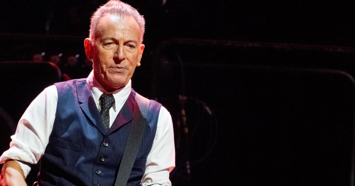 Bruce Springsteen opens U.K. tour by calling Trump ‘unfit’ for office