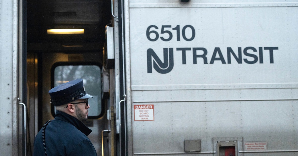 New Jersey Transit engineers, trainmen strike, stranding potentially 350,000 commuters