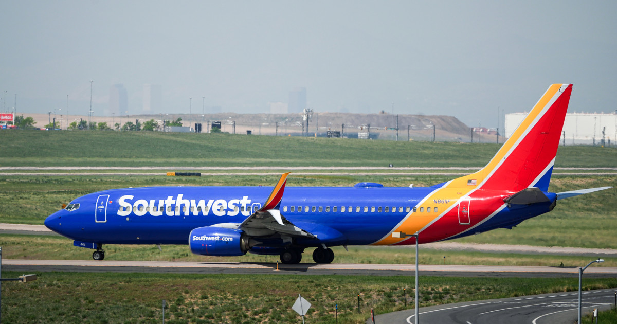 Southwest plane struck by lightning amid Memorial Day weekend storms