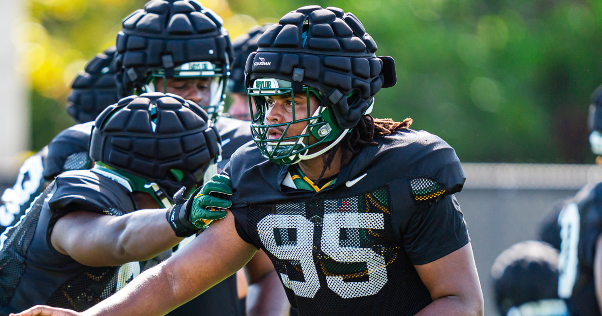 Baylor defensive lineman Alex Foster dies at 18